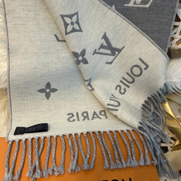 Louis Vuitton All About Monogram Scarf In Gray & White with Louis Vuitton Box - Picture 6 of 6